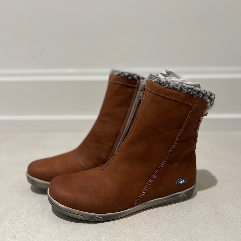 Cloud Aryana Wool Lining Leather Boots, Brand New - Picture 1 of 12